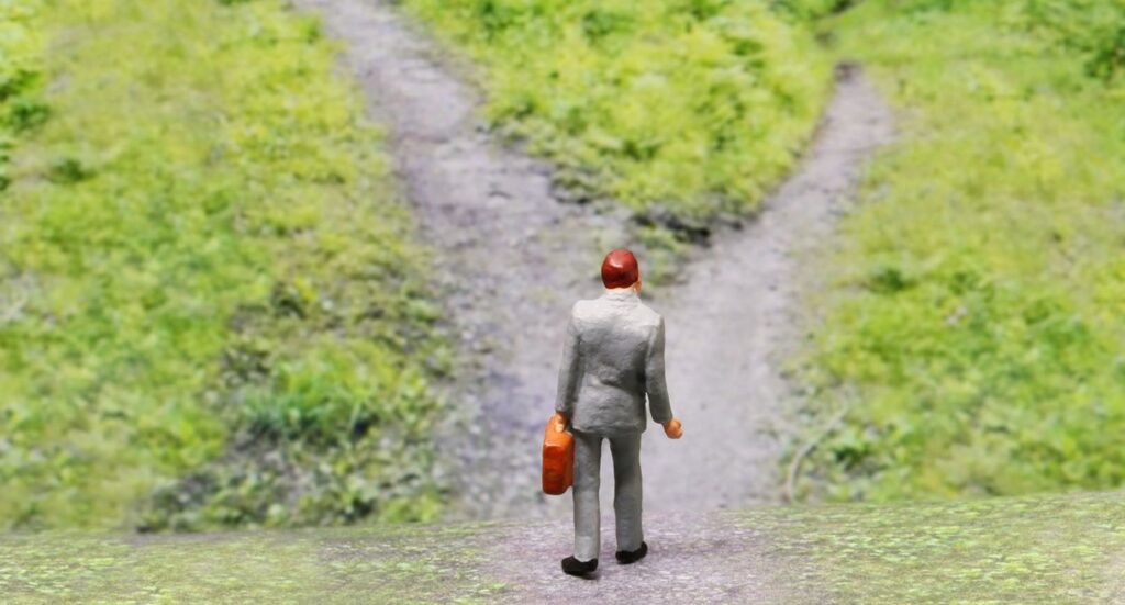 カスハラを訴える2つのルート｜民事と刑事