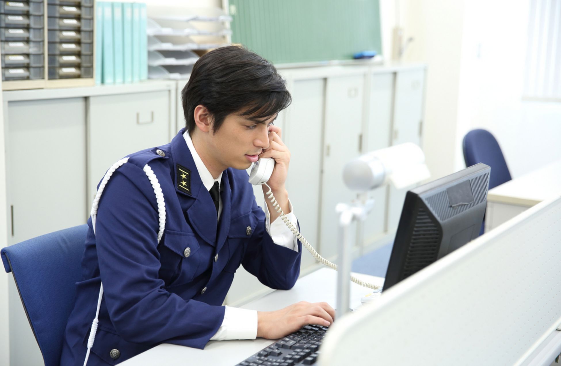 カスハラで警察に通報していい！迷わない判断基準と110番の手順