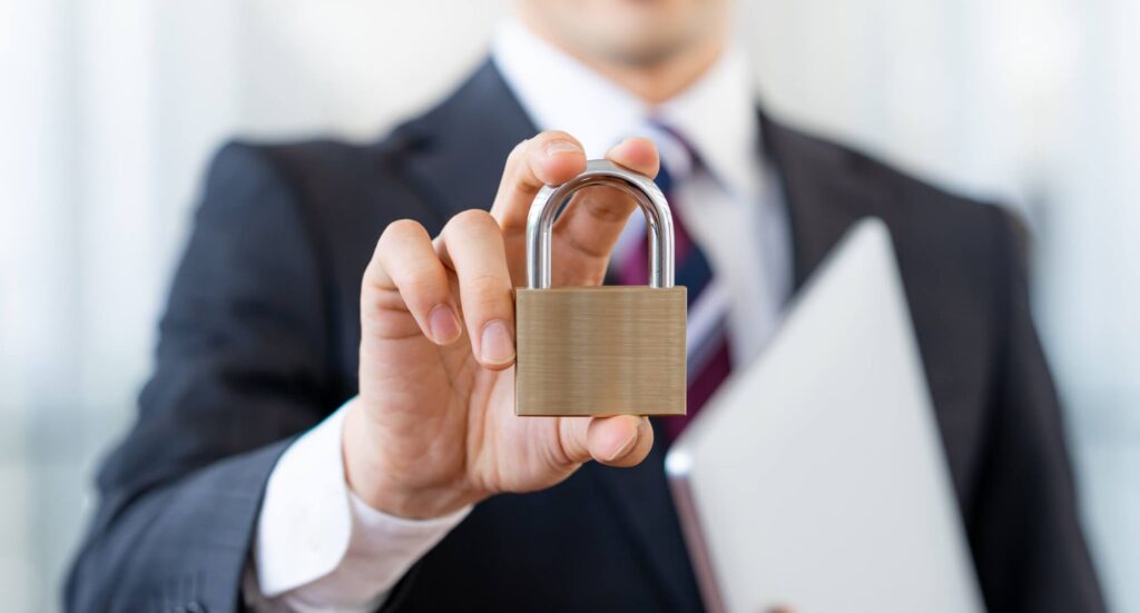 カスハラから物理的に身を守る!防犯グッズと環境整備の鉄則